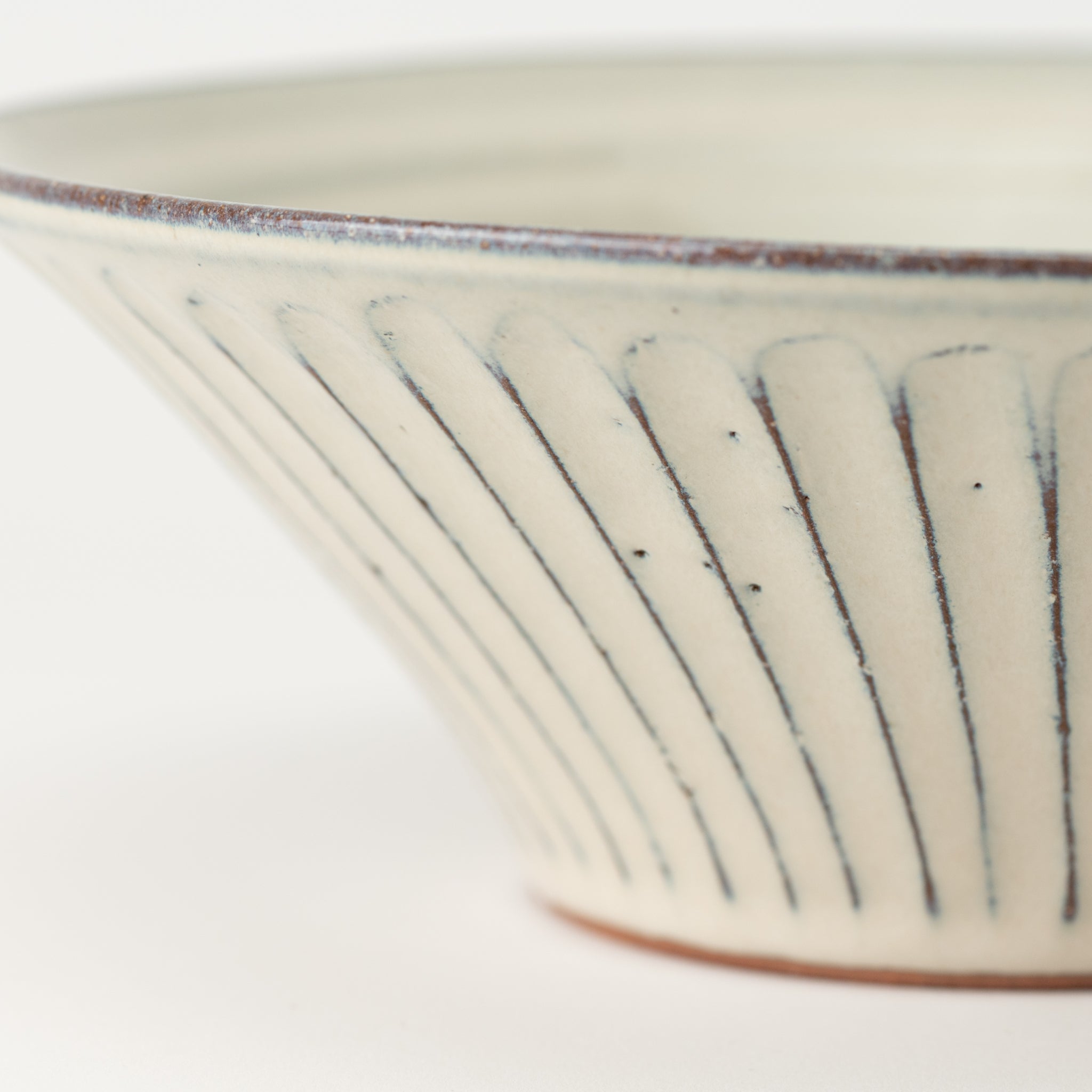 White Glaze Carving Curved Donburi Bowl