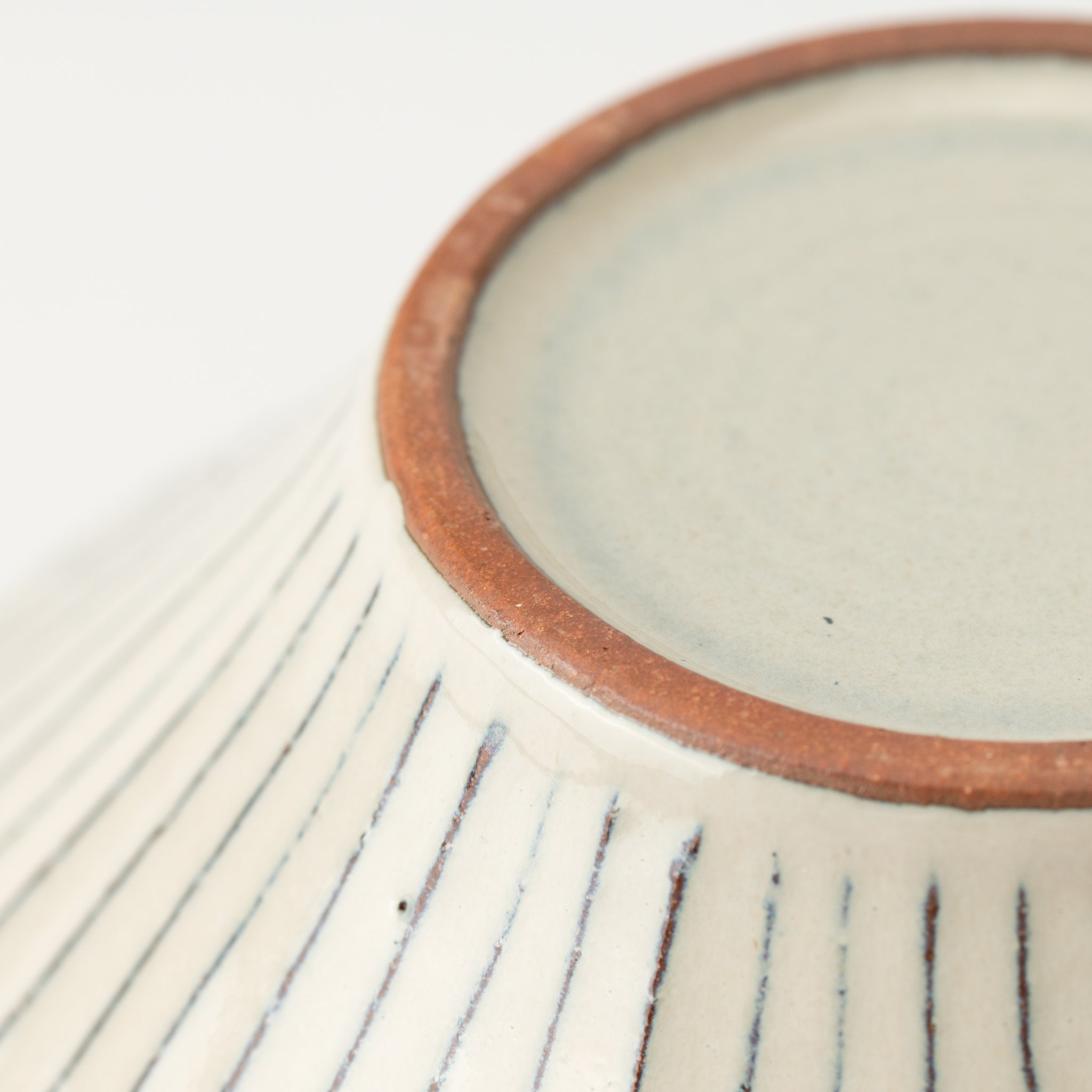 White Glaze Carving Curved Donburi Bowl