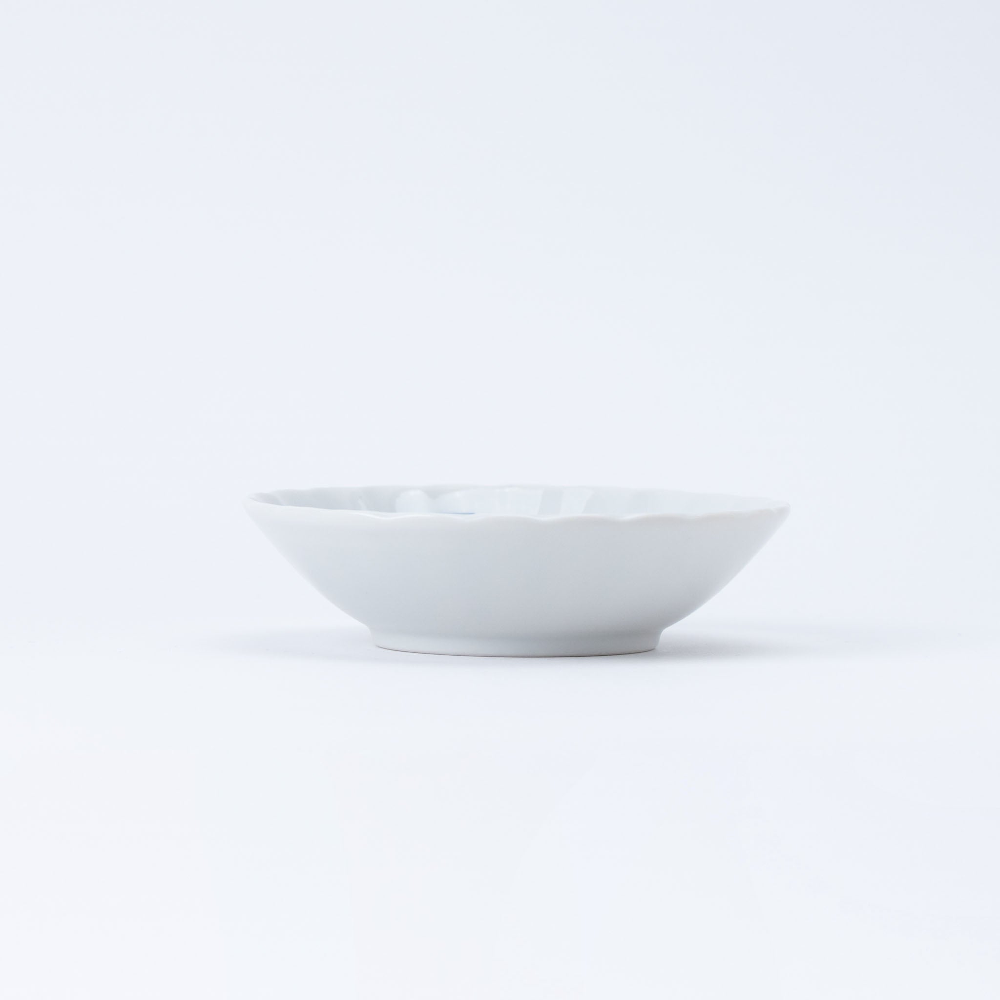 Swallow Motif Scallop Bowl