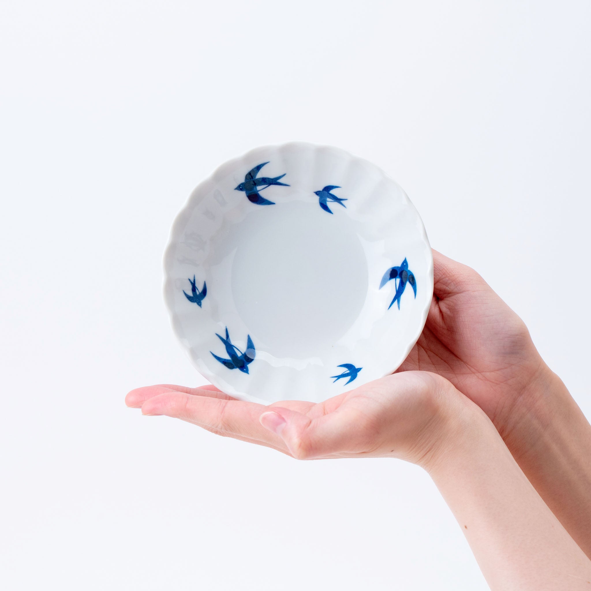 Swallow Motif Scallop Bowl