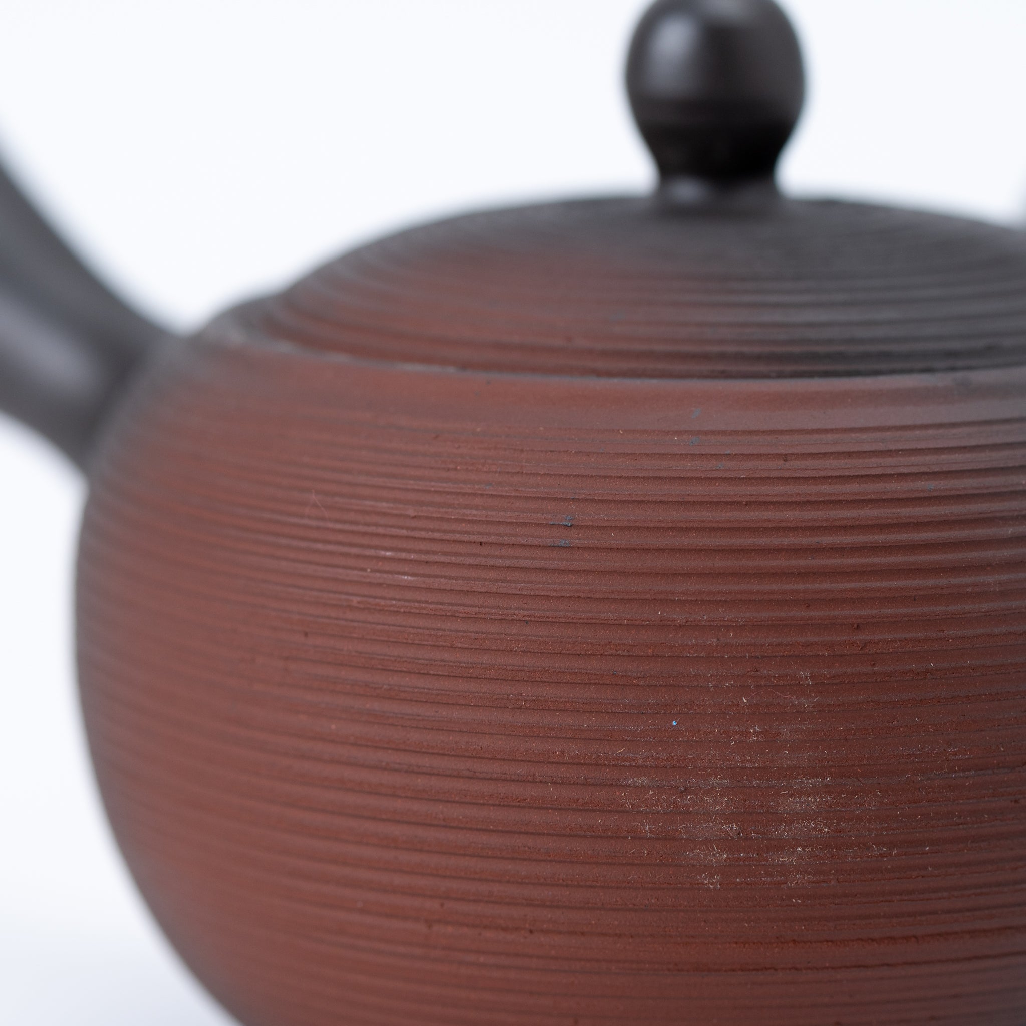 Tokoname Black & Vermilion Ridge Carving Teapot