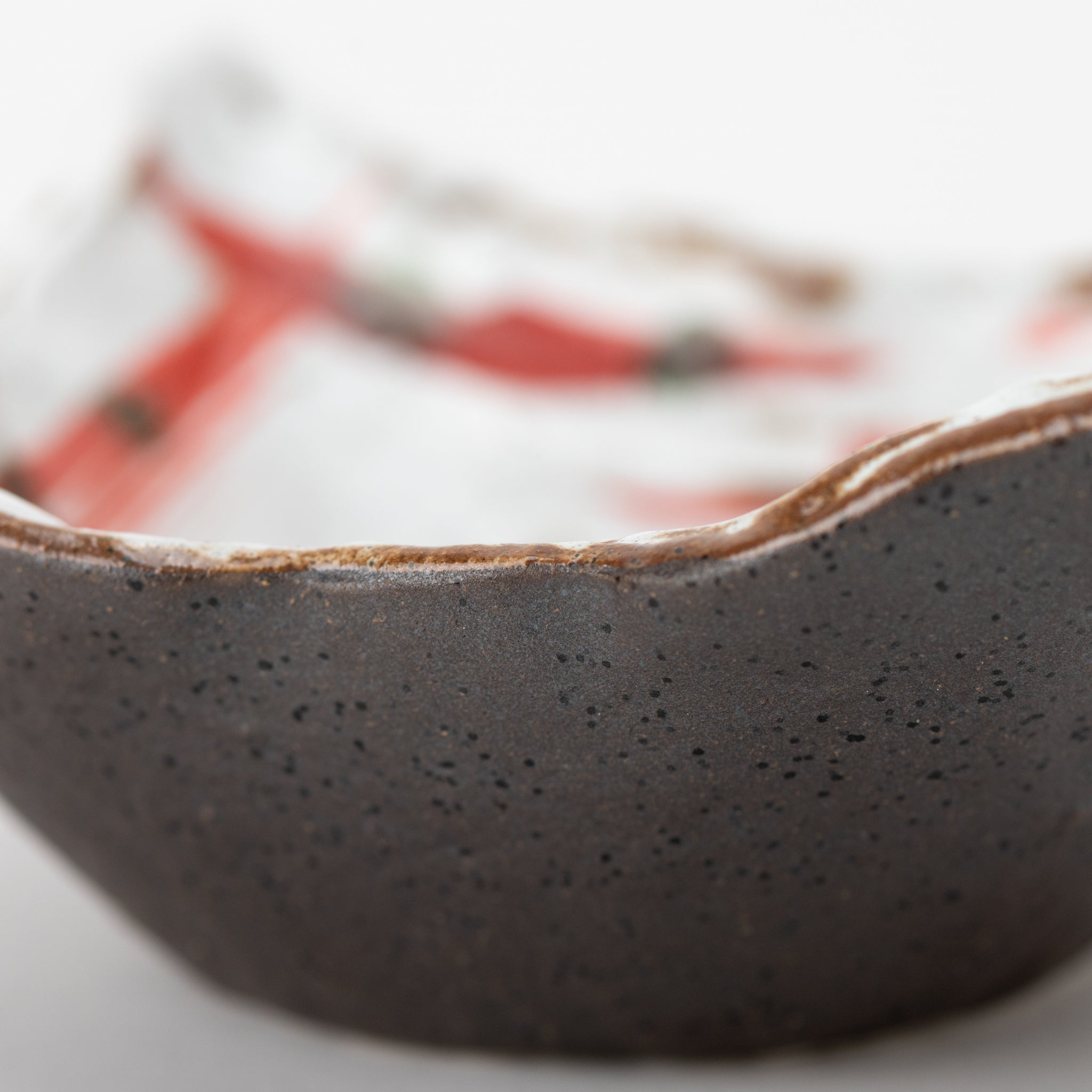 Dyed Red Brush Kohiki Nanban Square Bowl