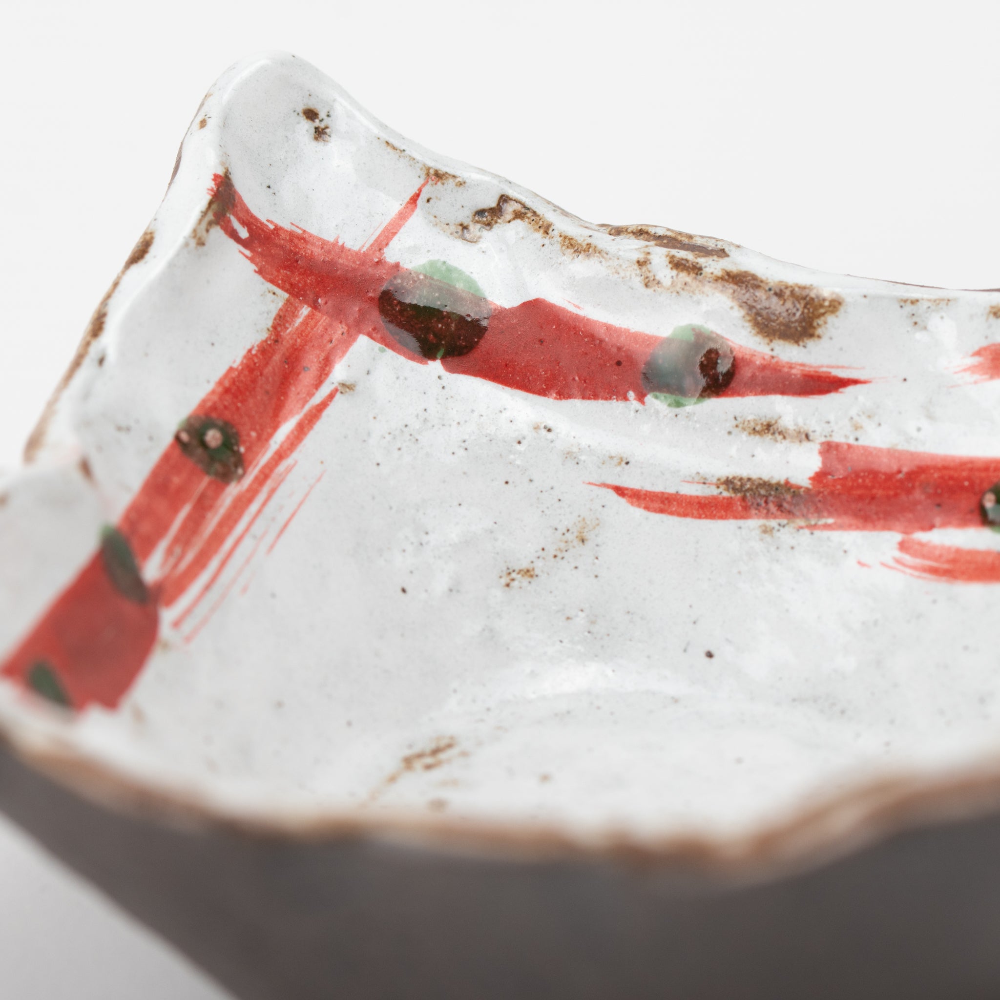 Dyed Red Brush Kohiki Nanban Square Bowl