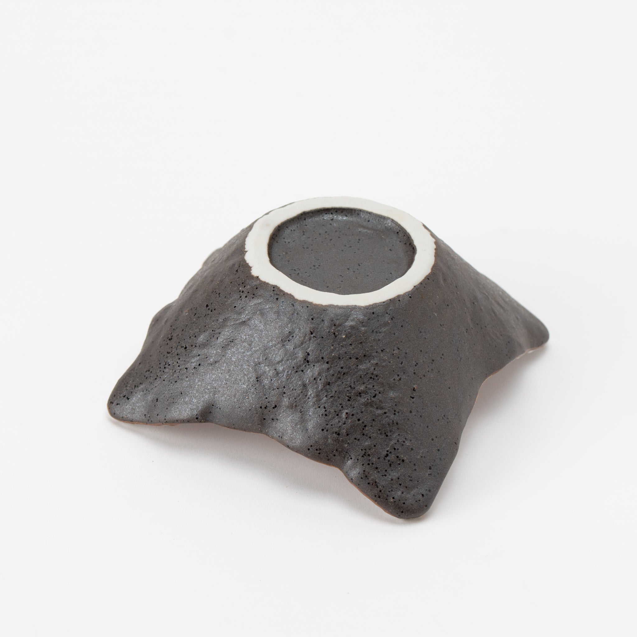 Dyed Red Brush Kohiki Nanban Square Bowl