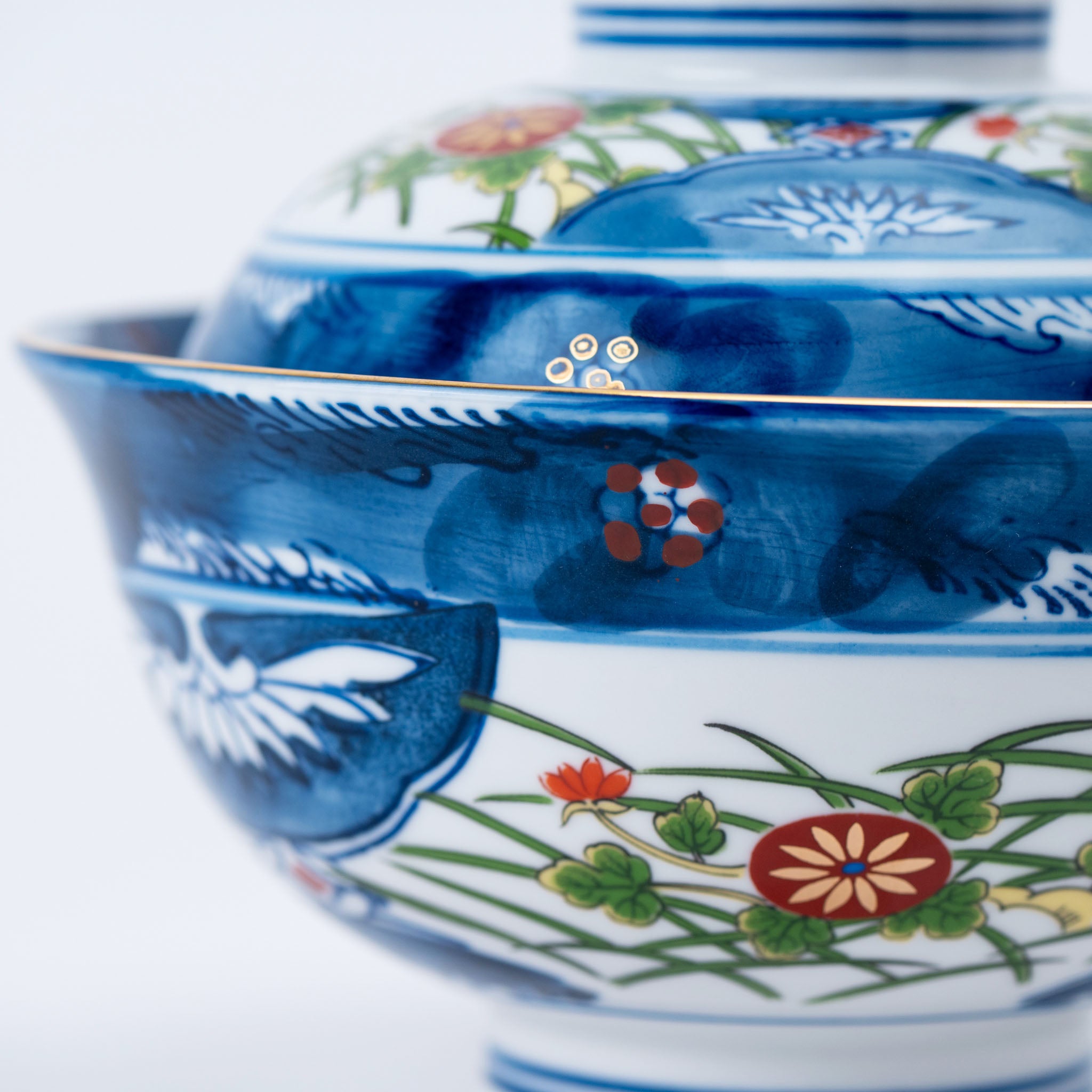 Lidded Bowl with Cranes and Floral Motif