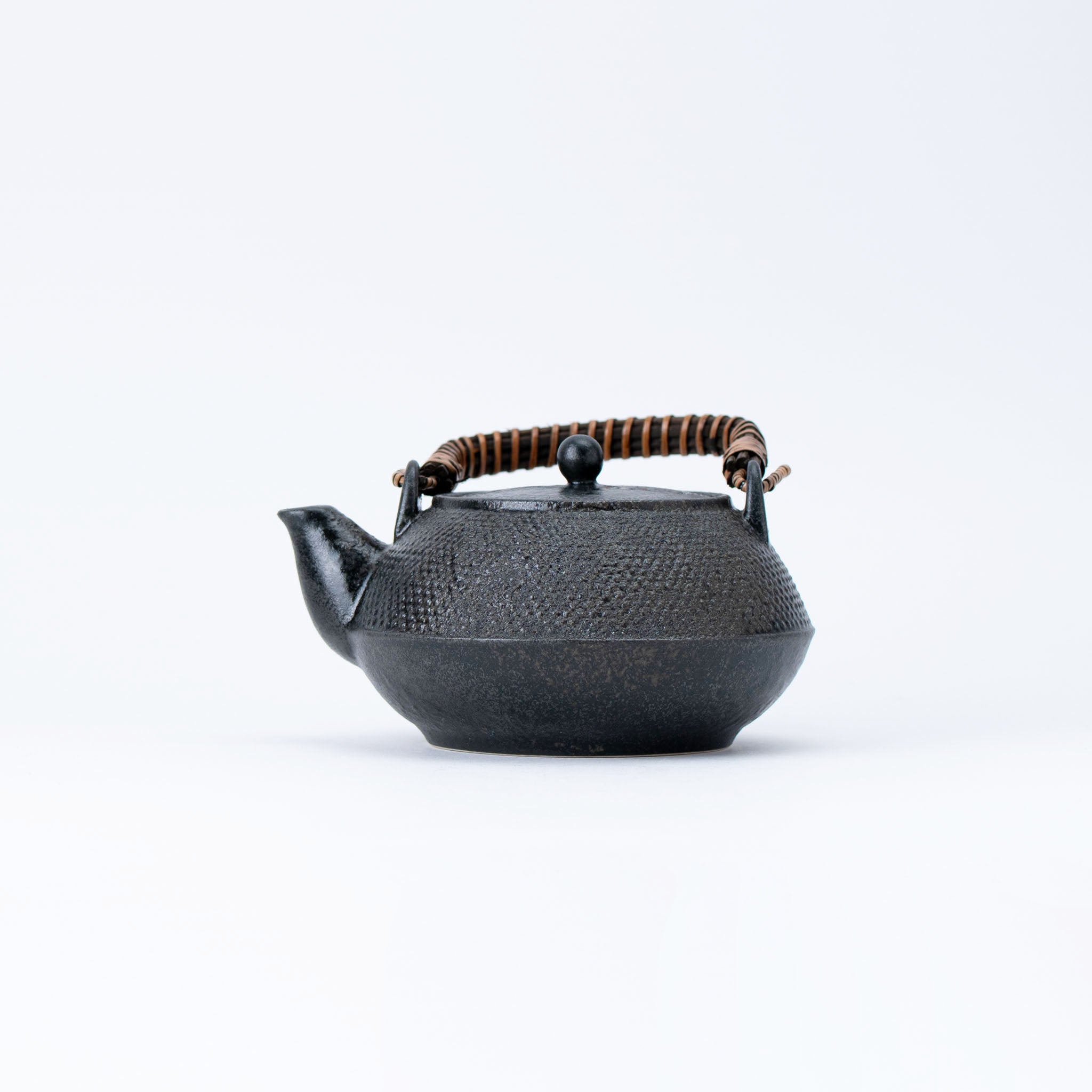 Nambu-style Black Teapot (with Tea Strainer)