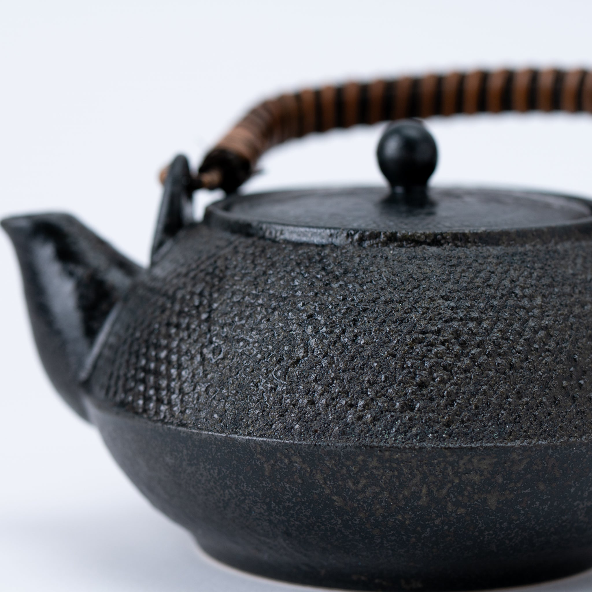 Nambu-style Black Teapot (with Tea Strainer)