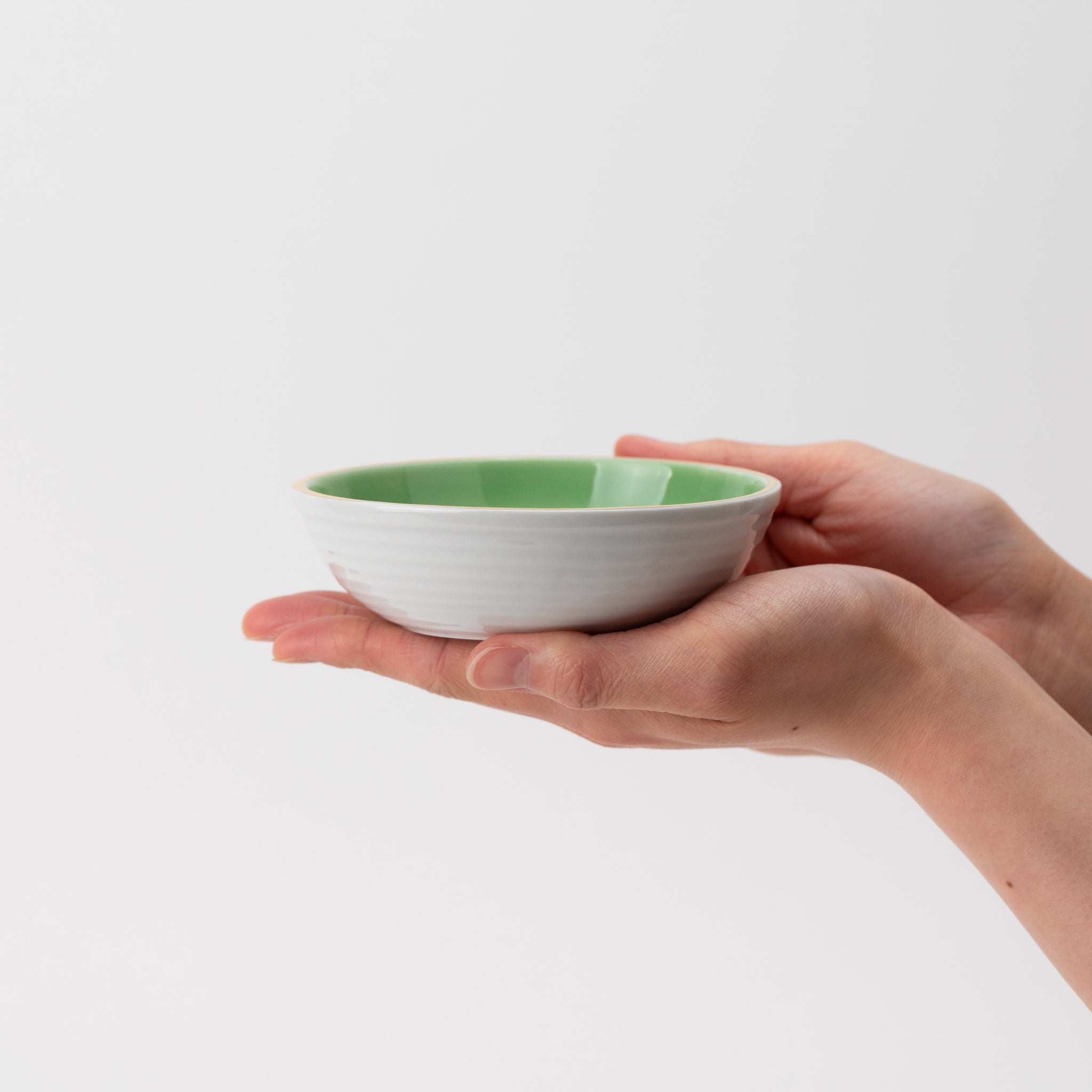 Hiwa-Fuki Rim-Gilt Round Small Bowl