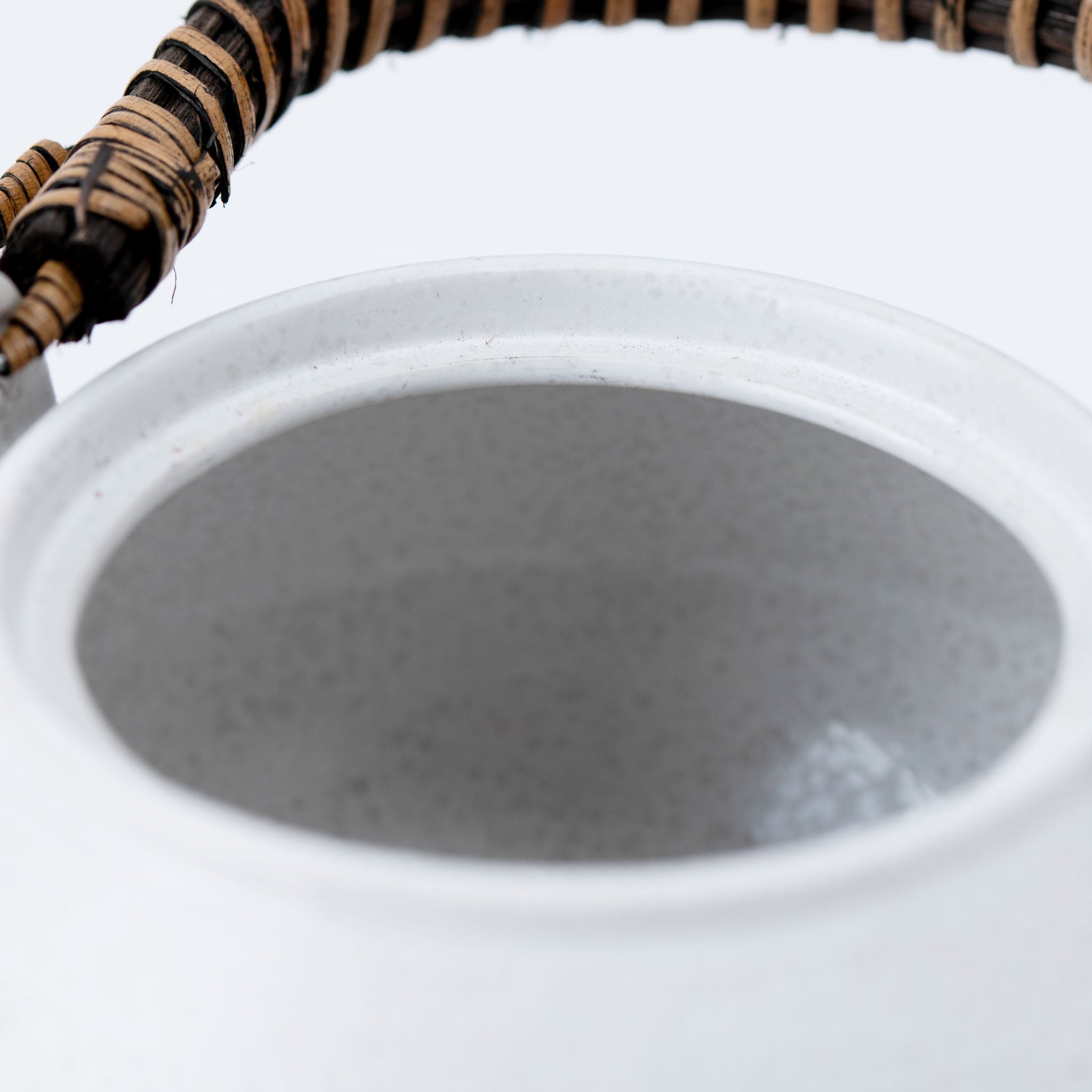 Nambu-style White Teapot (with Tea Strainer)
