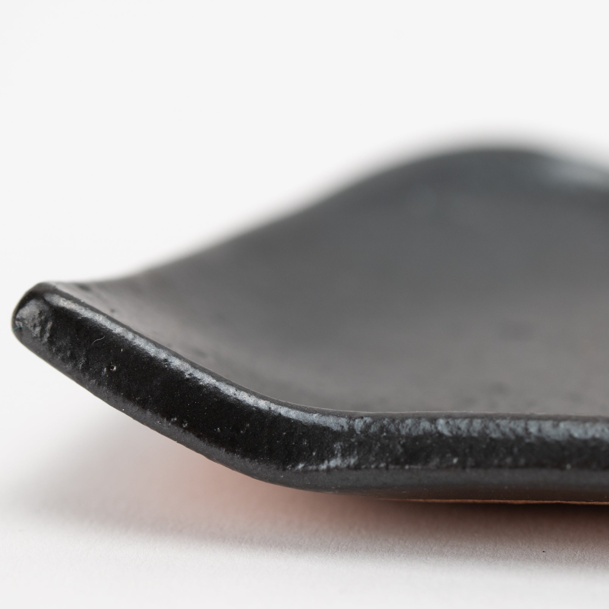 Black Oribe Rust Painted Mountain Plate