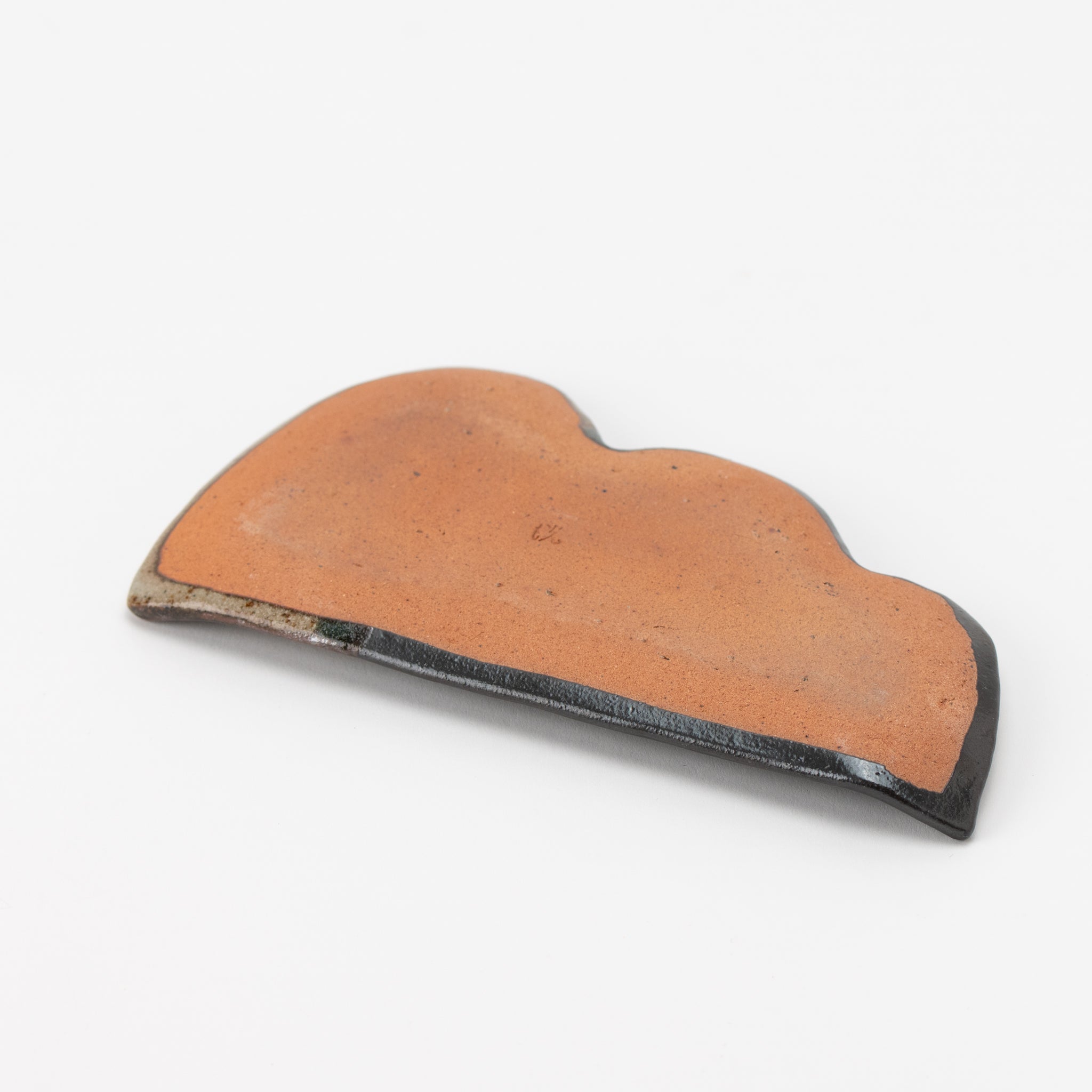 Black Oribe Rust Painted Mountain Plate