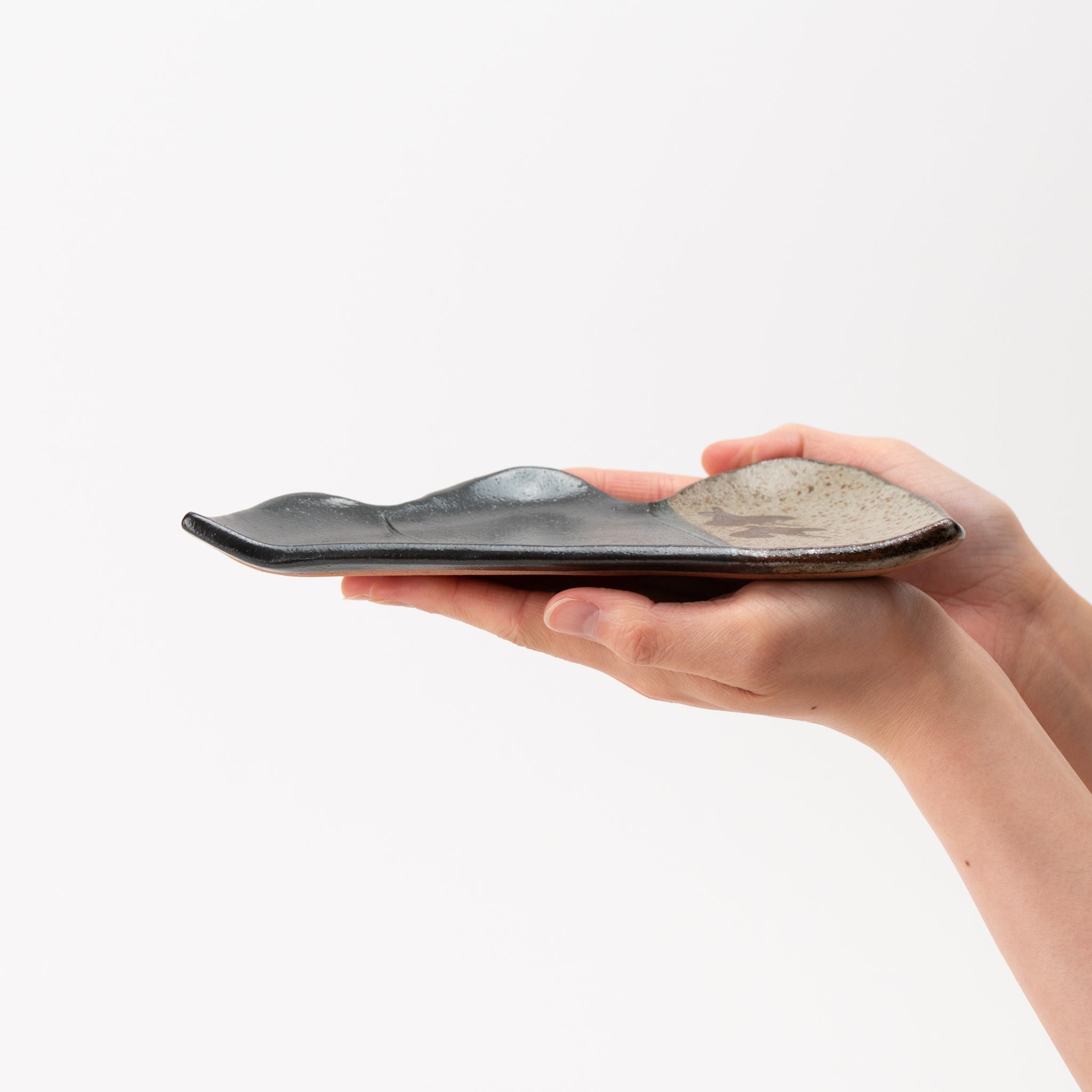 Black Oribe Rust Painted Mountain Plate