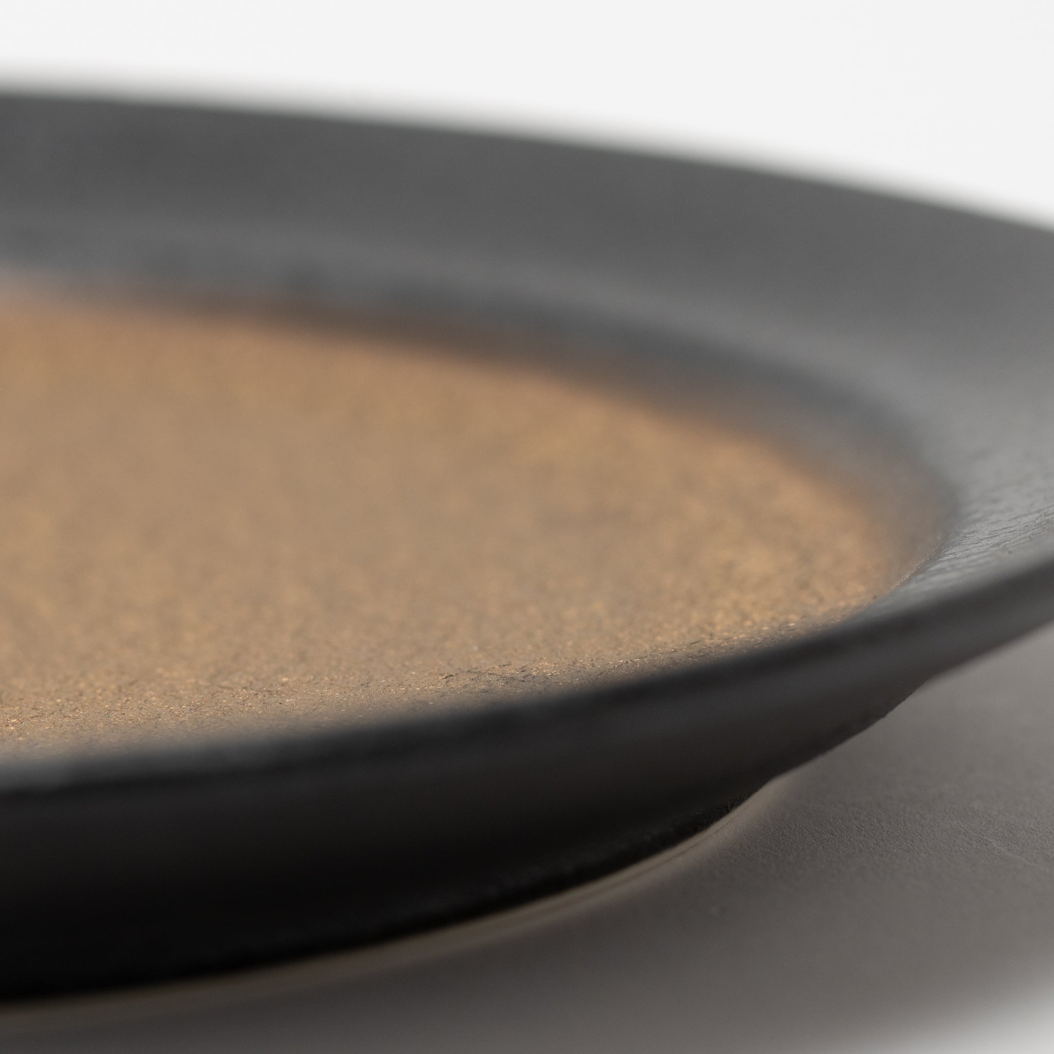 Gold-decorated Rim plate