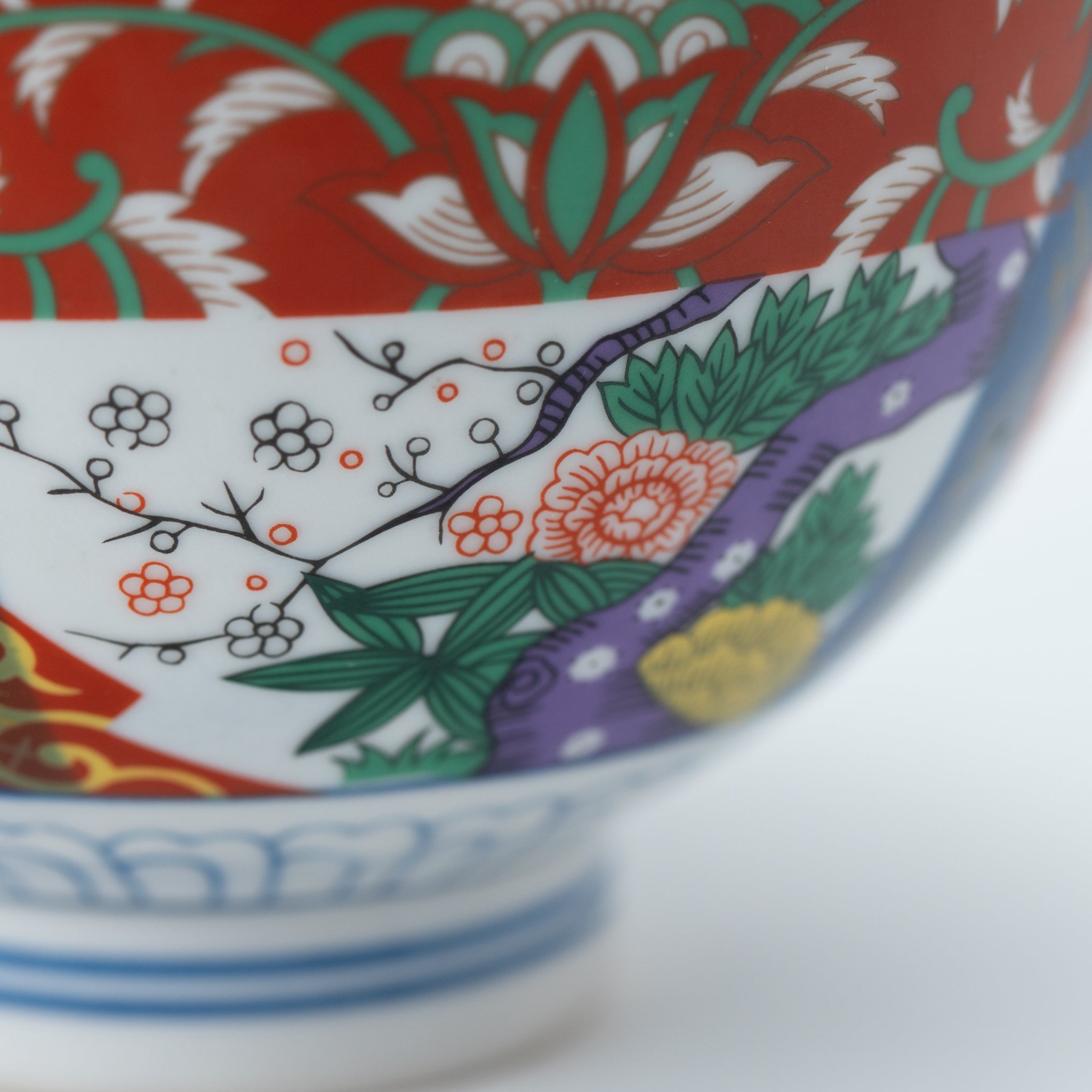Splendid Brocade Peony Lidded Donburi Bowl