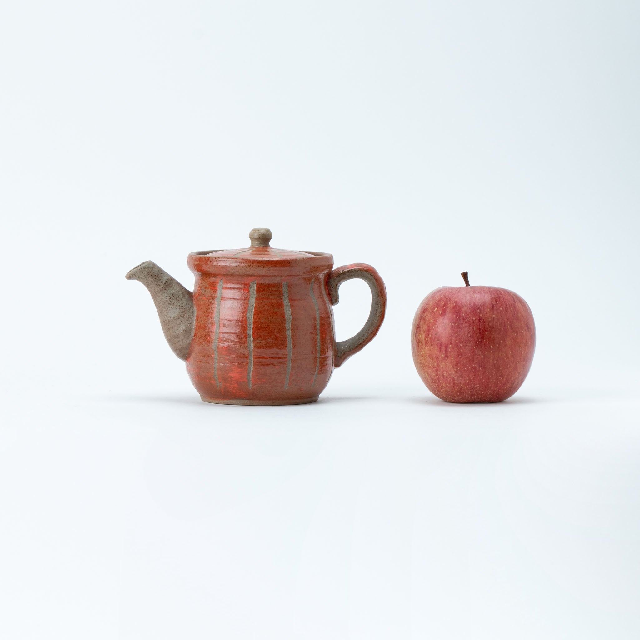 Red Tokusa Teapot (with Tea Strainer)