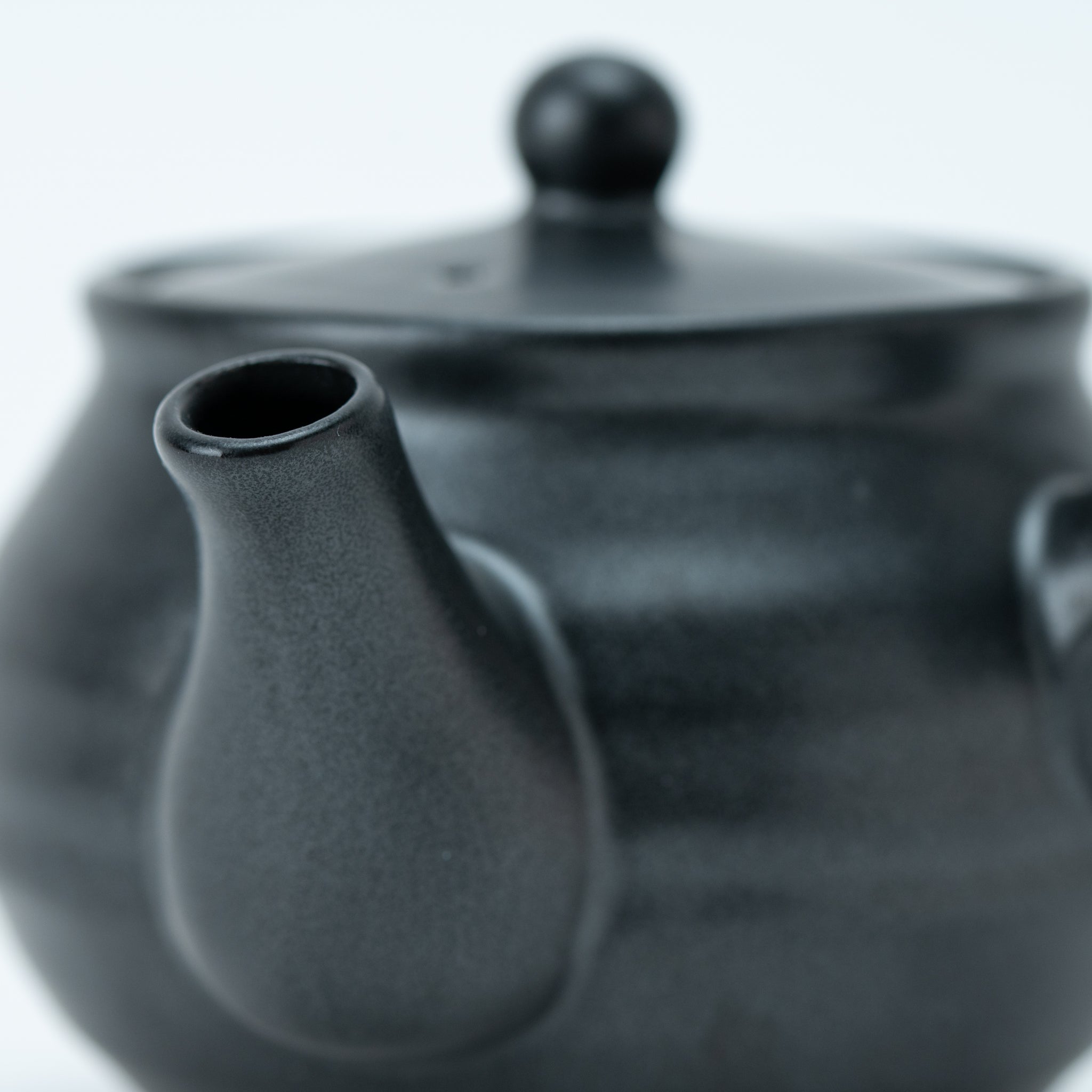 Black Rokubei Teapot (with Tea Strainer)