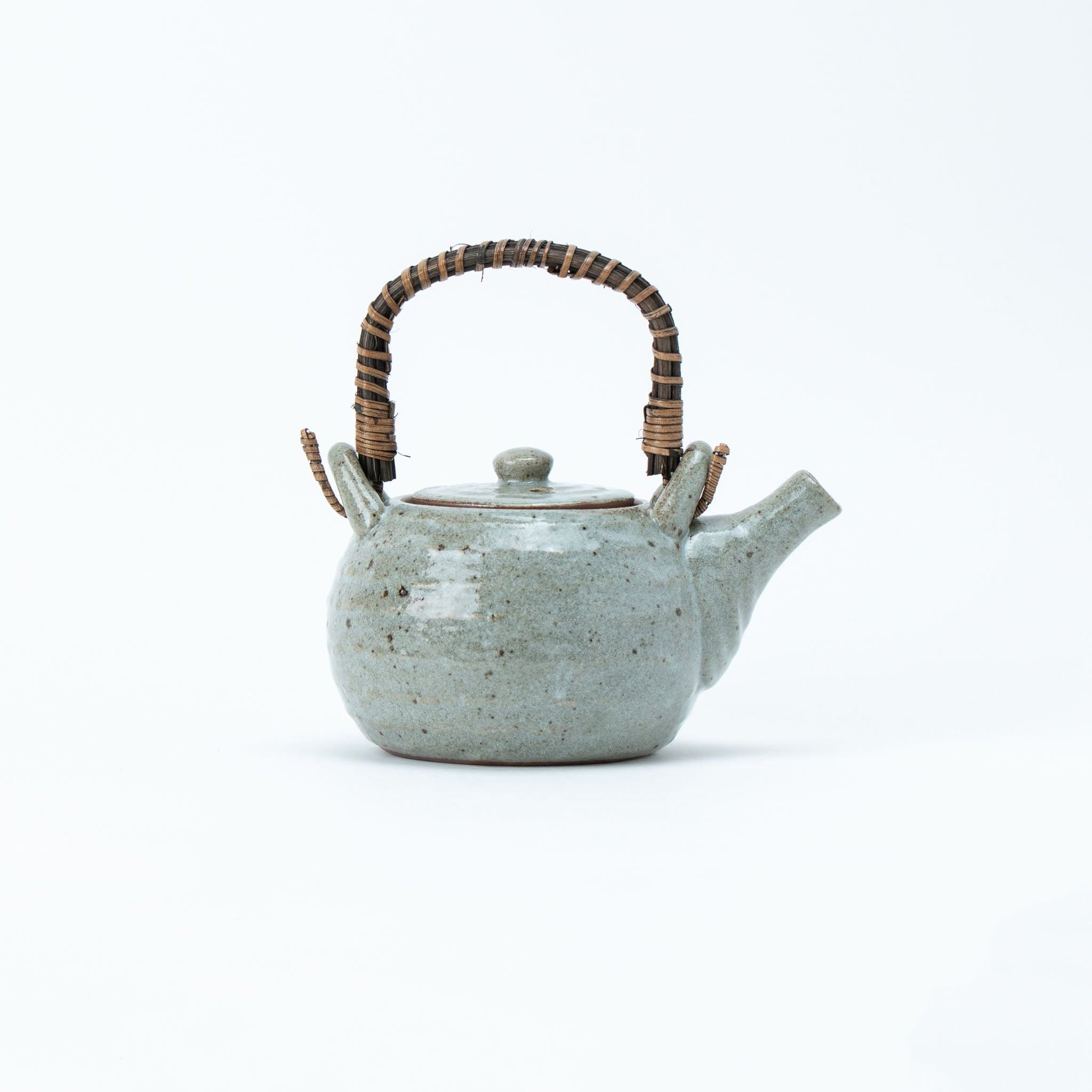 Karatsu Dobin Teapot (with Tea Strainer)