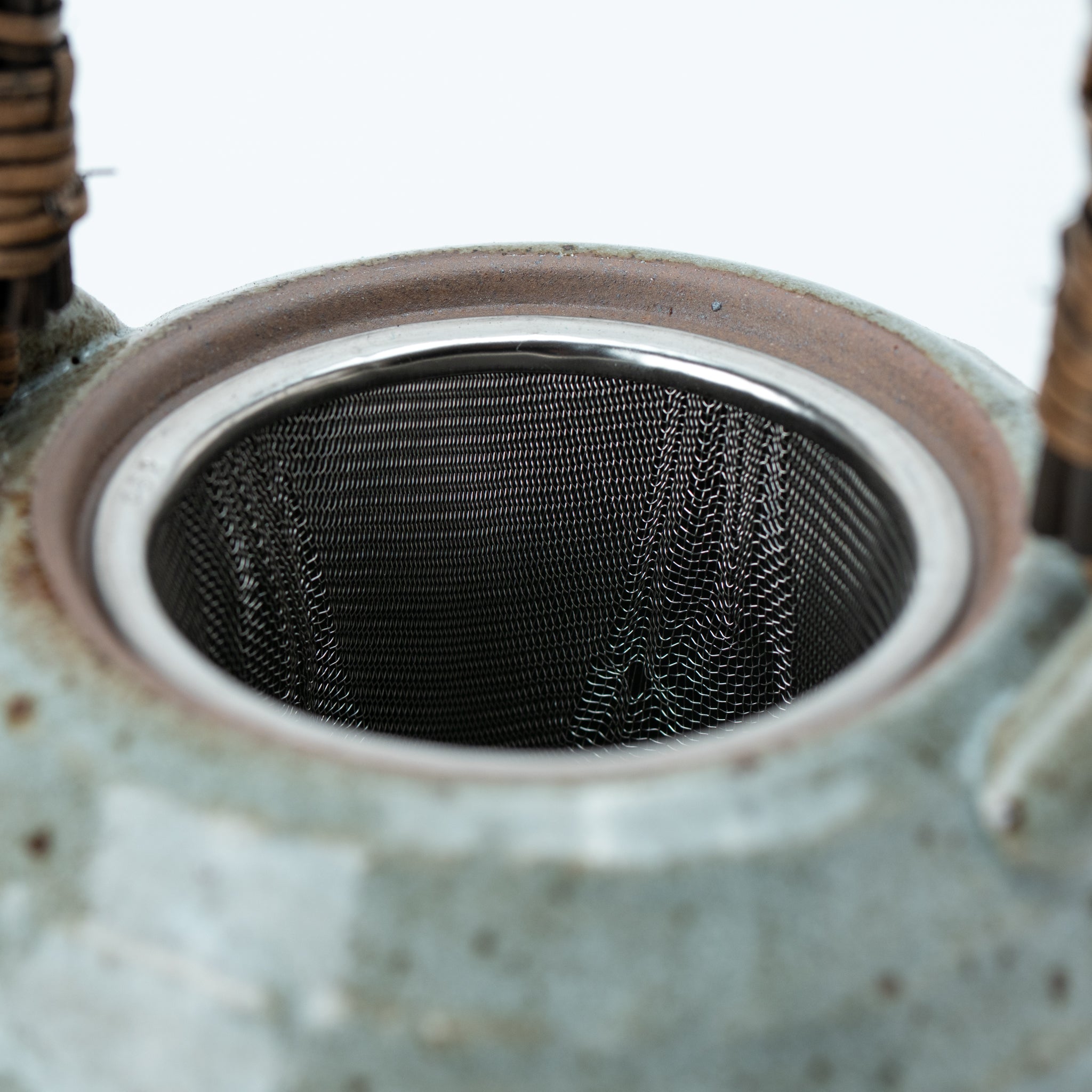 Karatsu Dobin Teapot (with Tea Strainer)