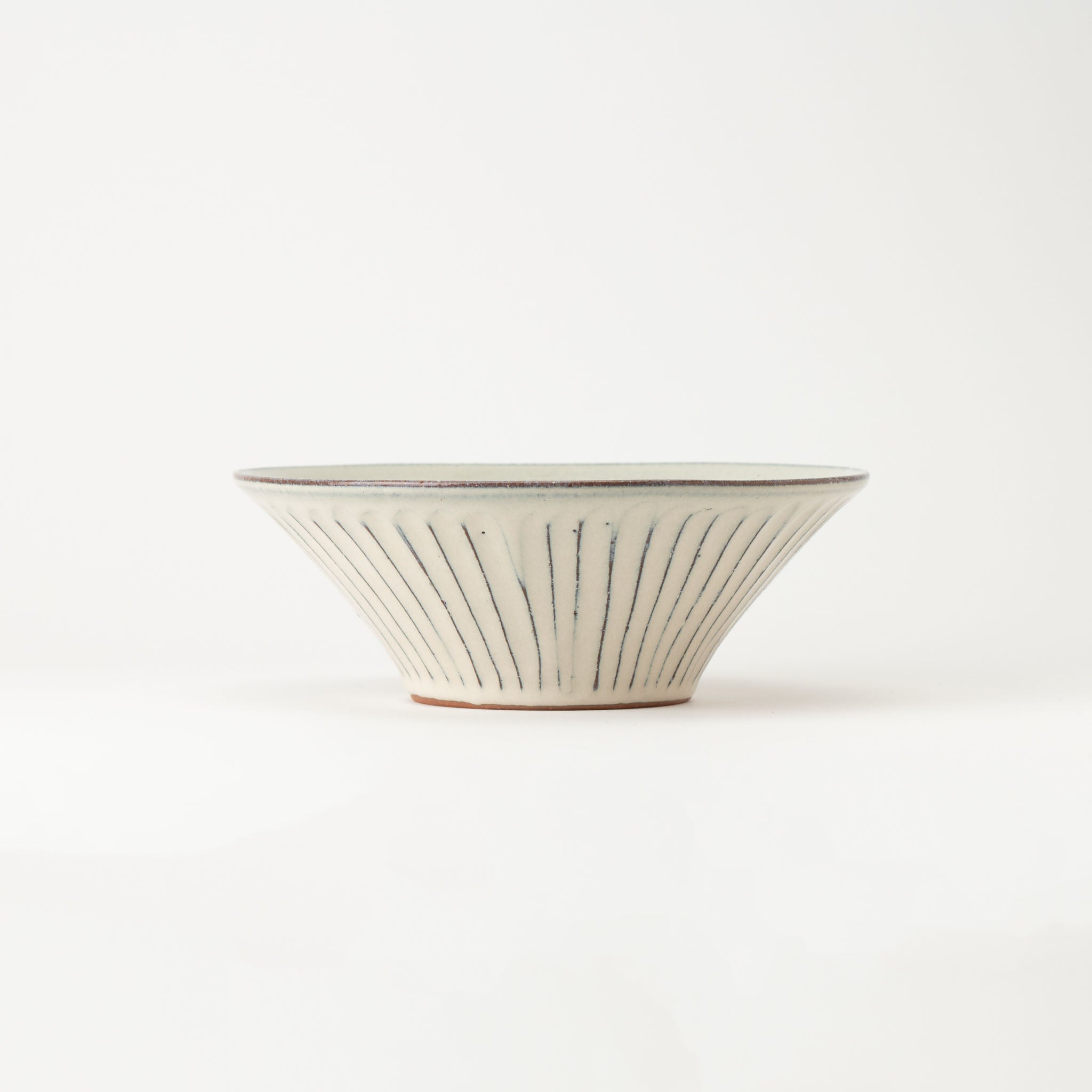 White Glaze Carving Curved Donburi Bowl