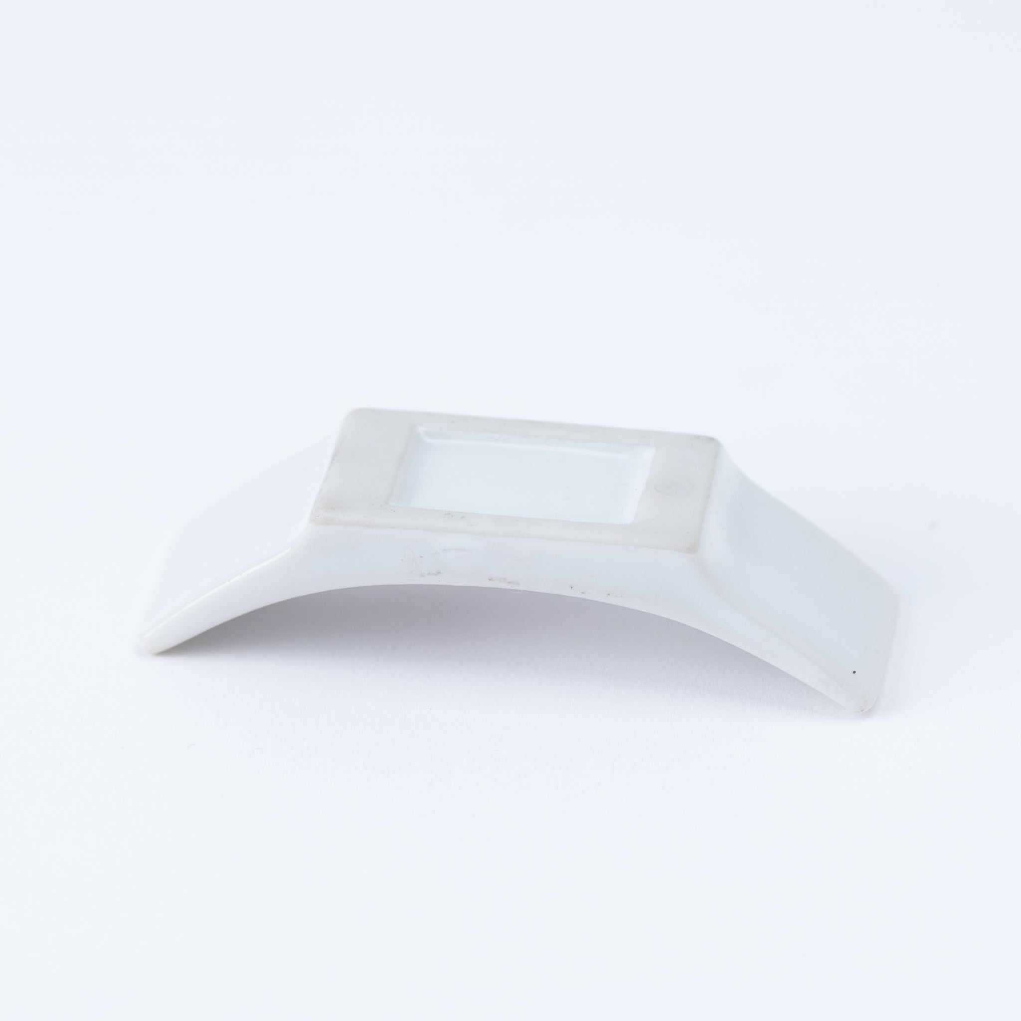 Red Chrysanthemum White Chopstick Rest