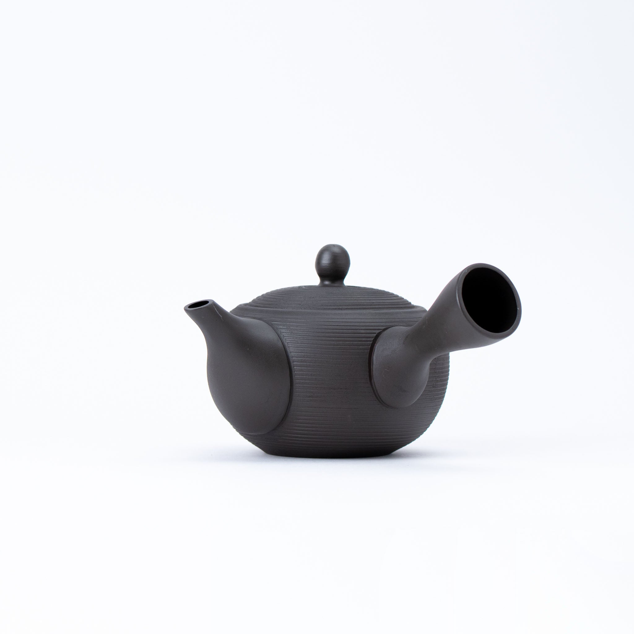 Tokoname Black & Vermilion Ridge Carving Teapot