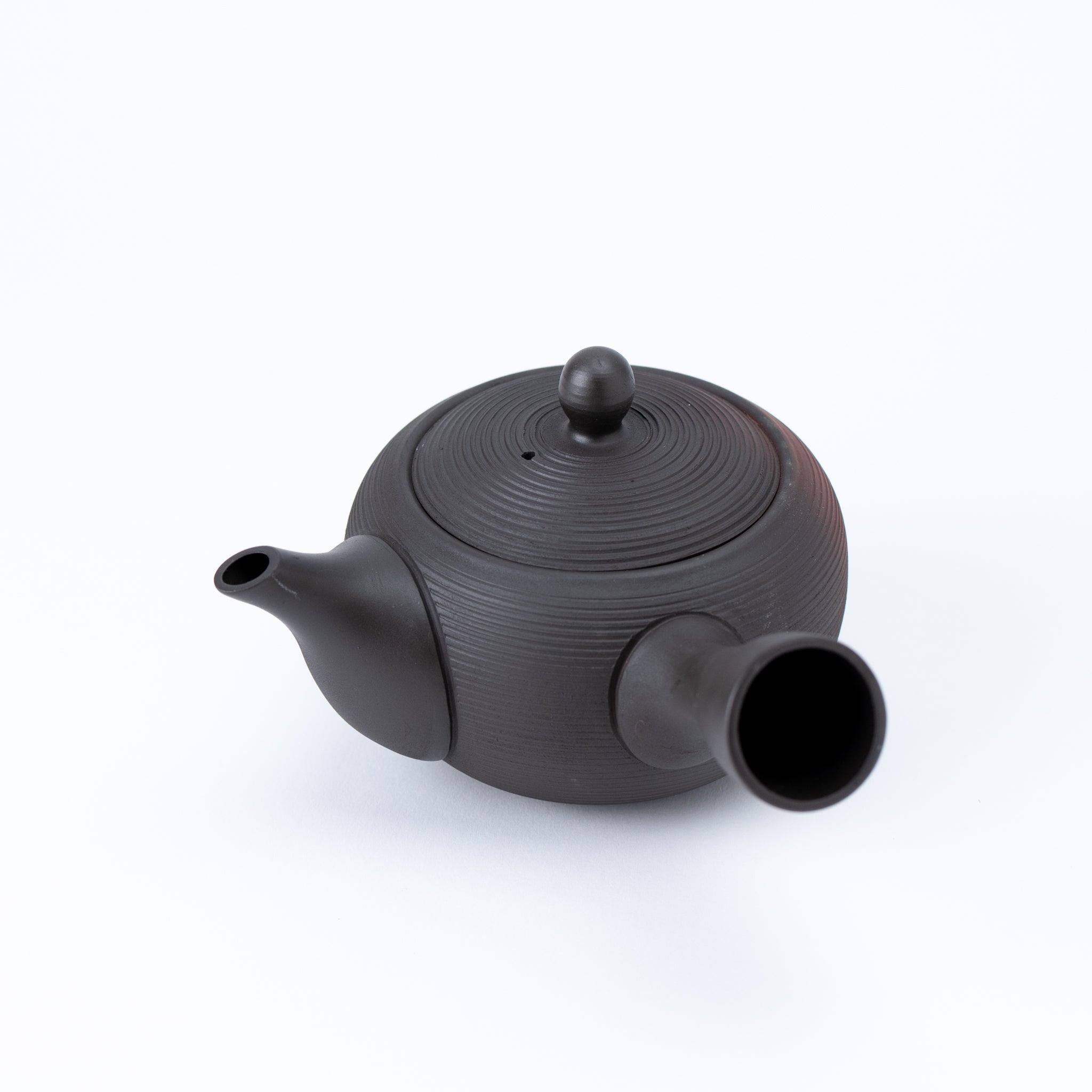Tokoname Black & Vermilion Ridge Carving Teapot