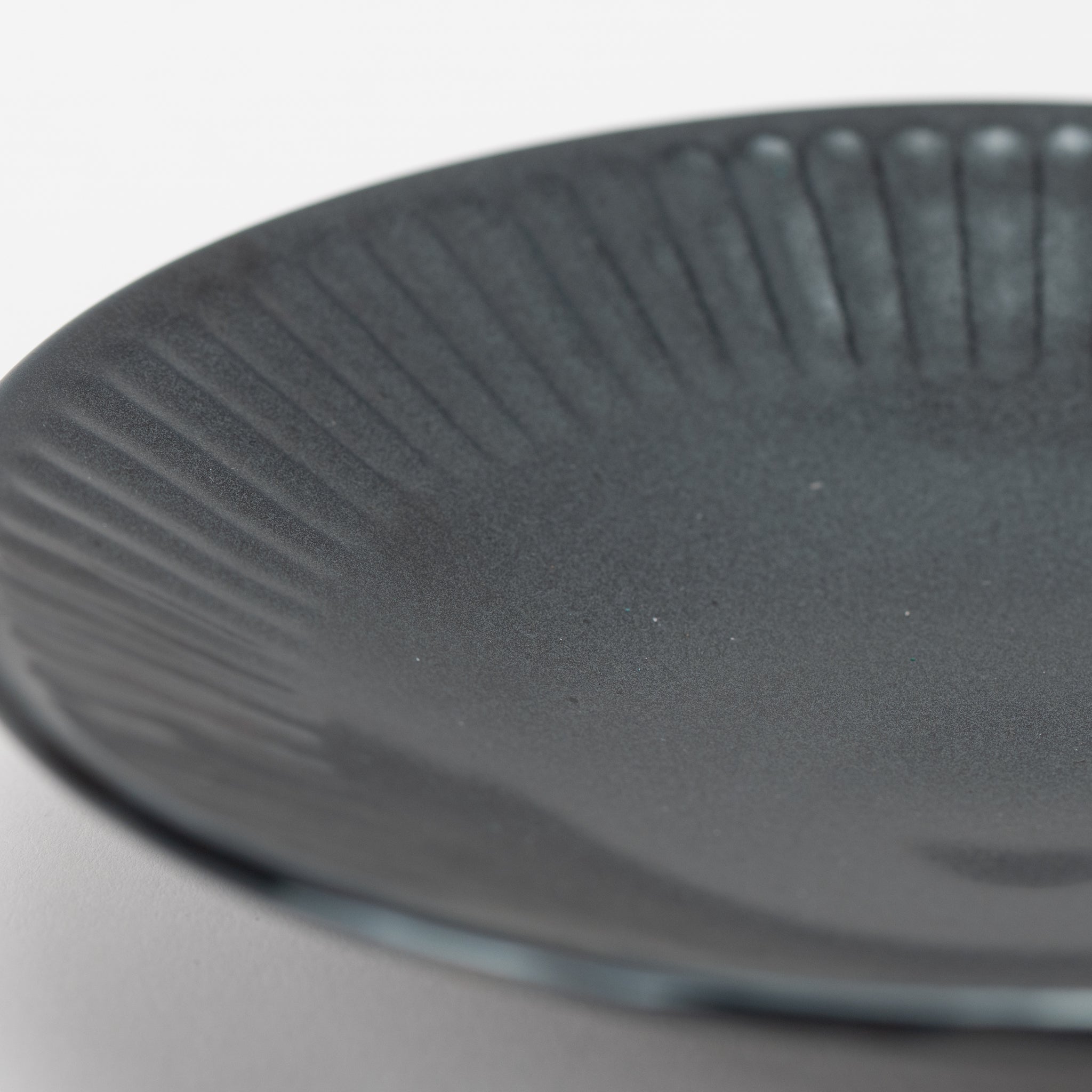 Iron crystal shaved stewing bowl