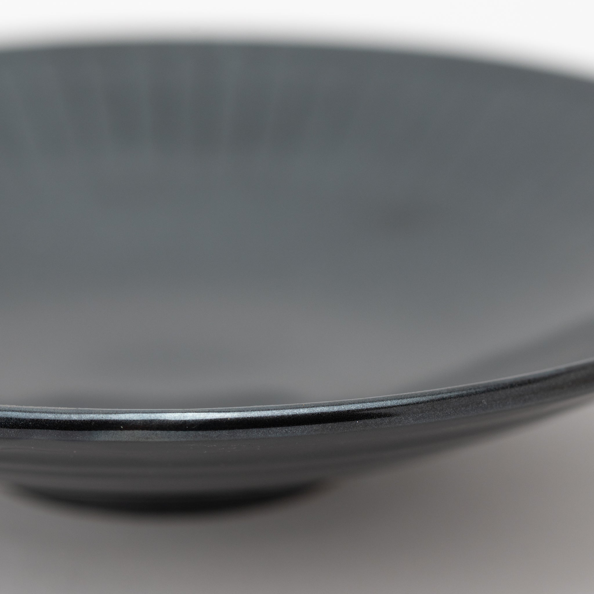 Iron crystal shaved stewing bowl