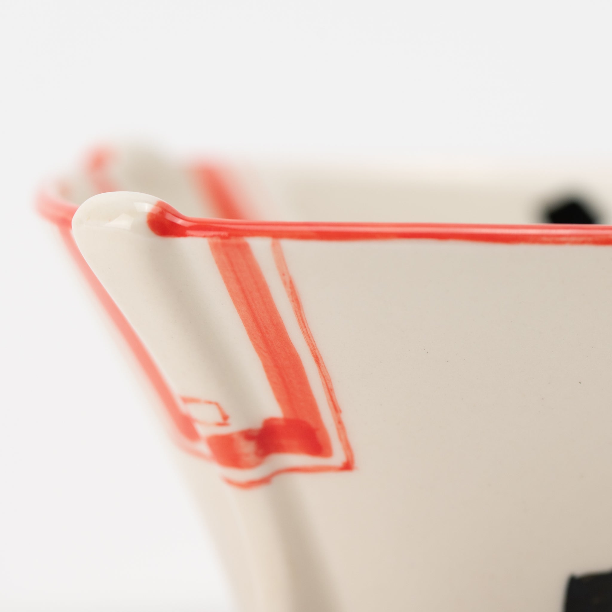 Geometric Pattern Four-Legged Small Bowl