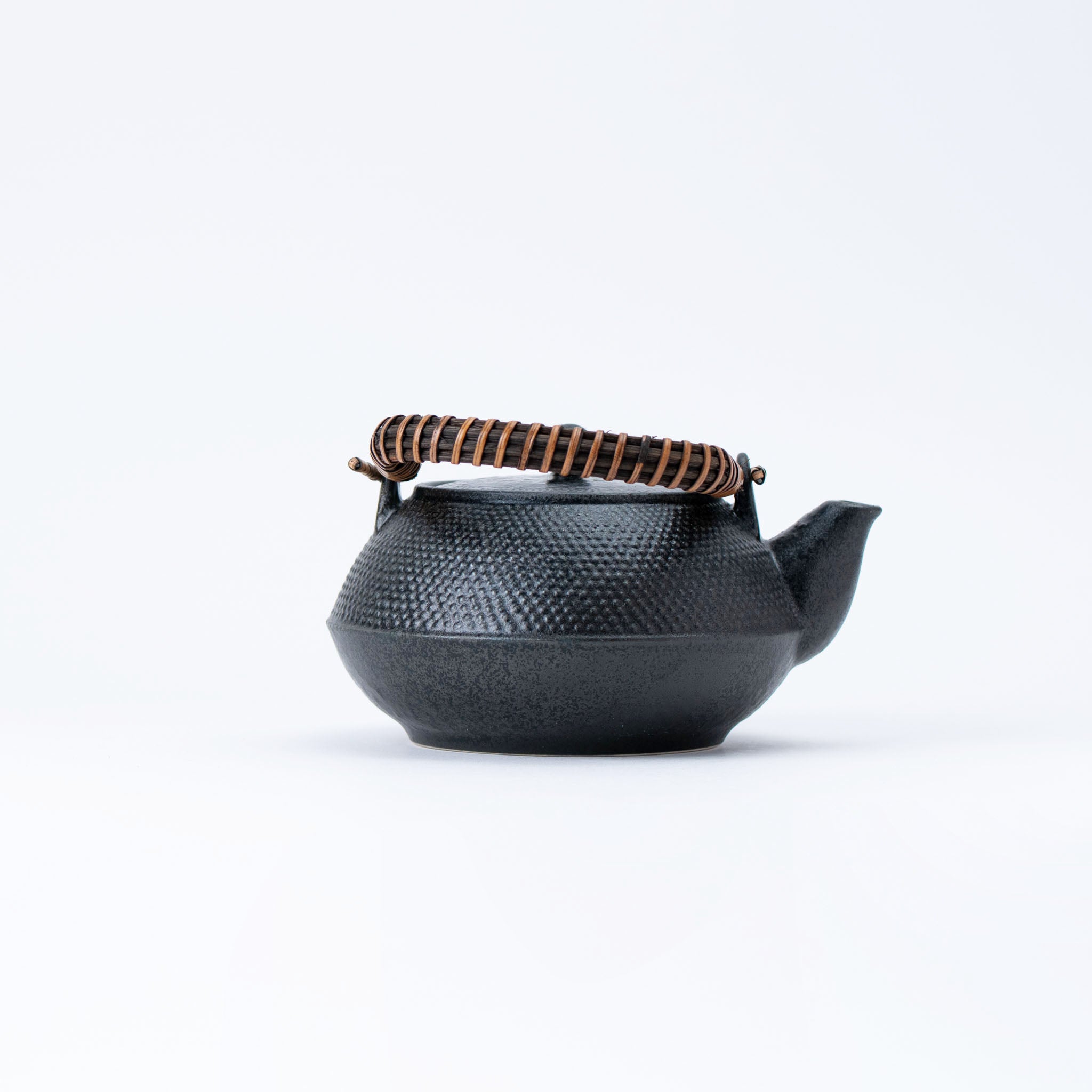 Nambu-style Black Teapot (with Tea Strainer)