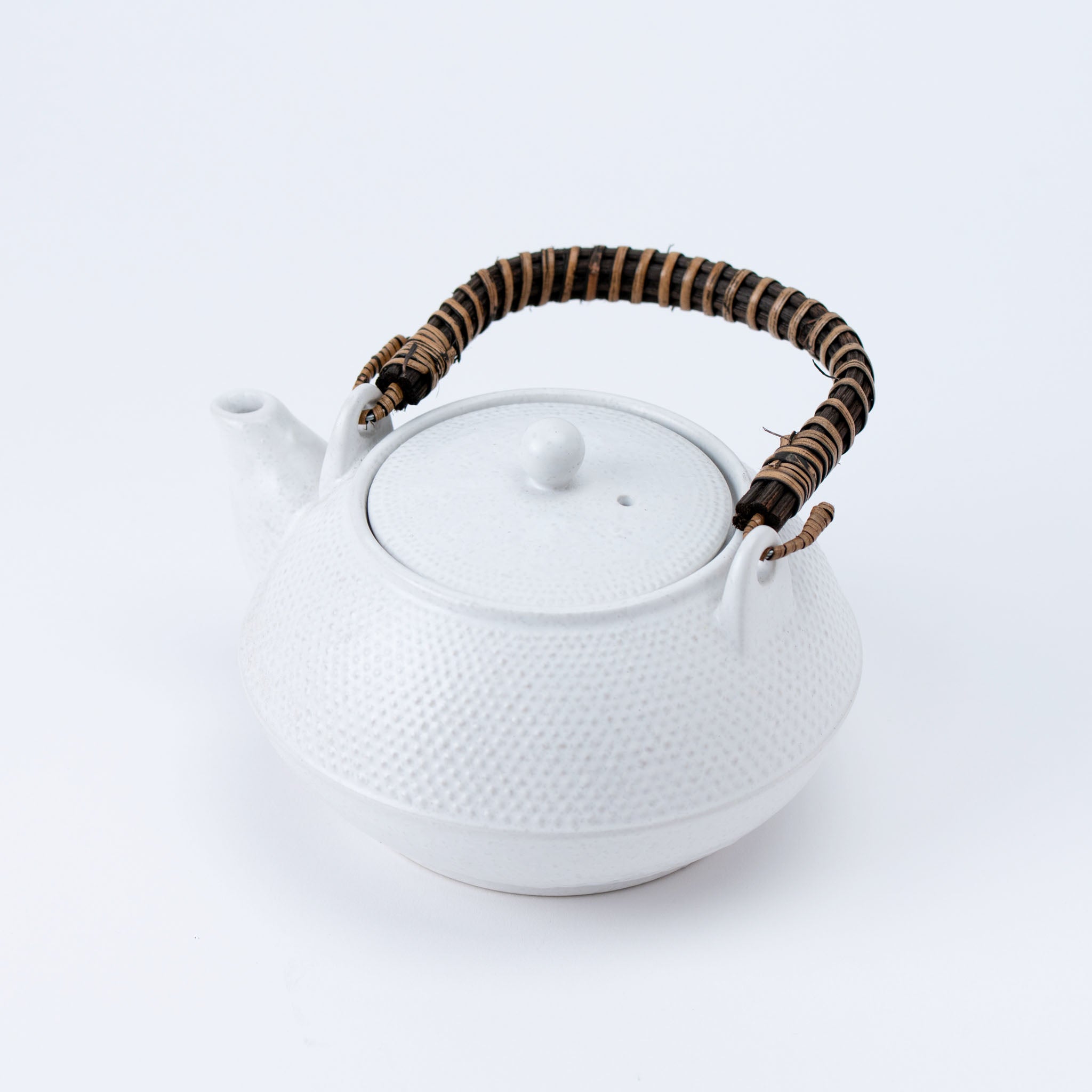 Nambu-style White Teapot (with Tea Strainer)