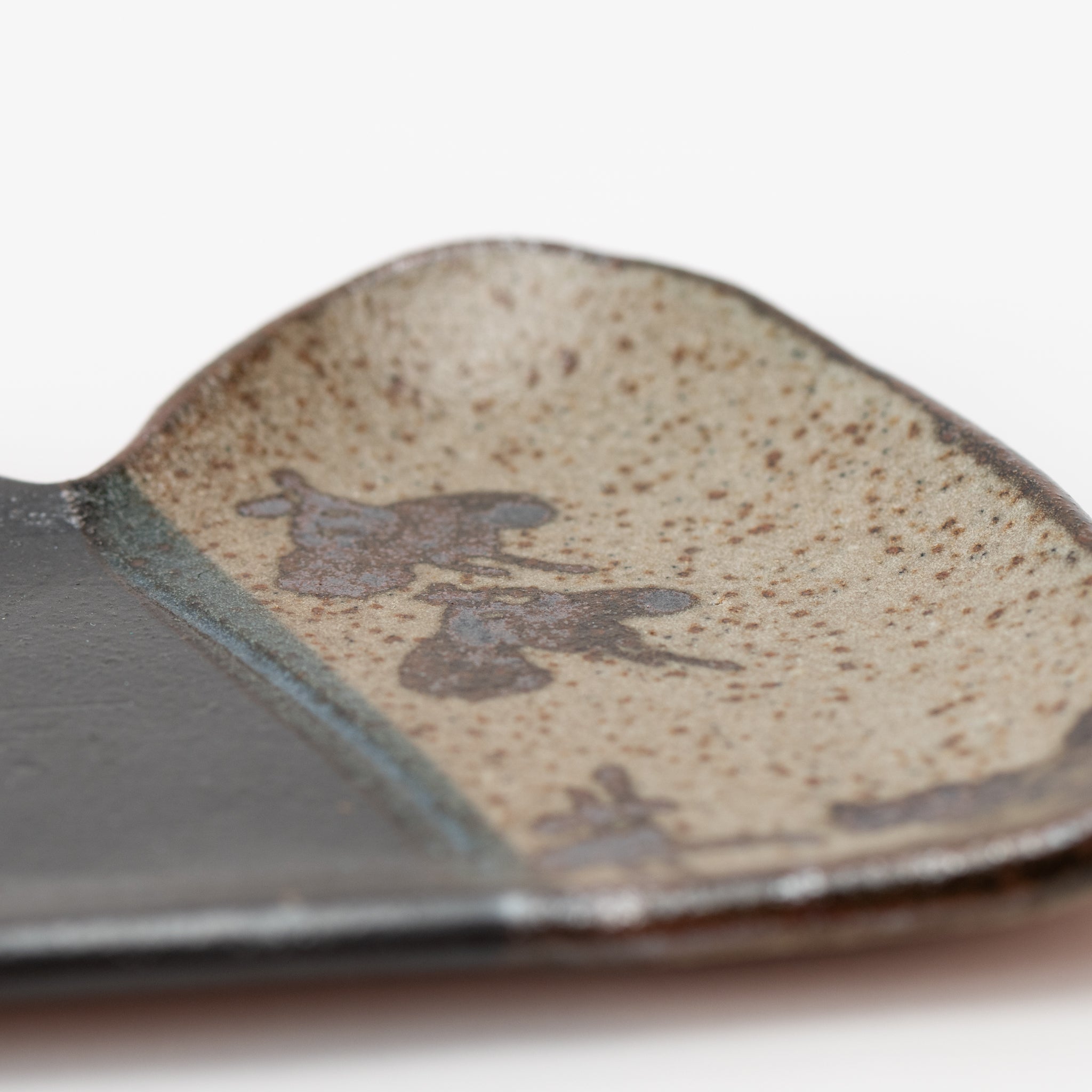 Black Oribe Rust Painted Mountain Plate