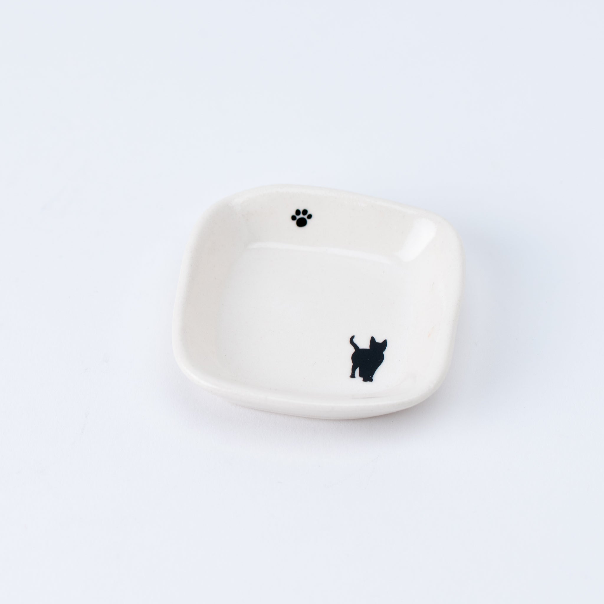 Small Plate – Glancing Cat