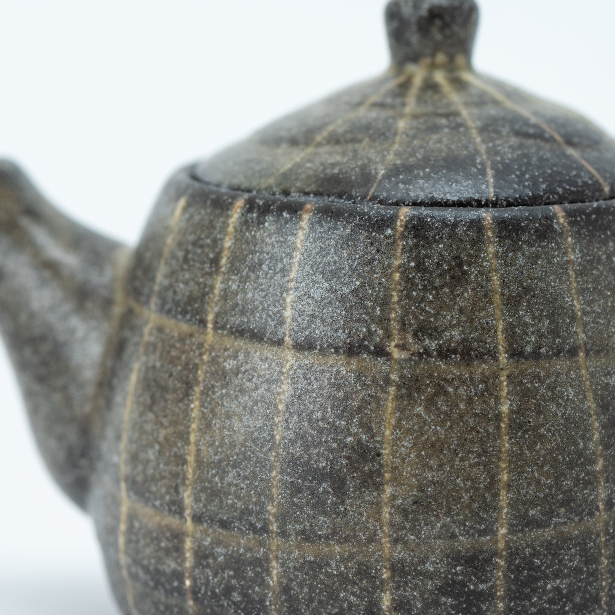 Rust-Iga Tokusa Teapot (with Tea Strainer)
