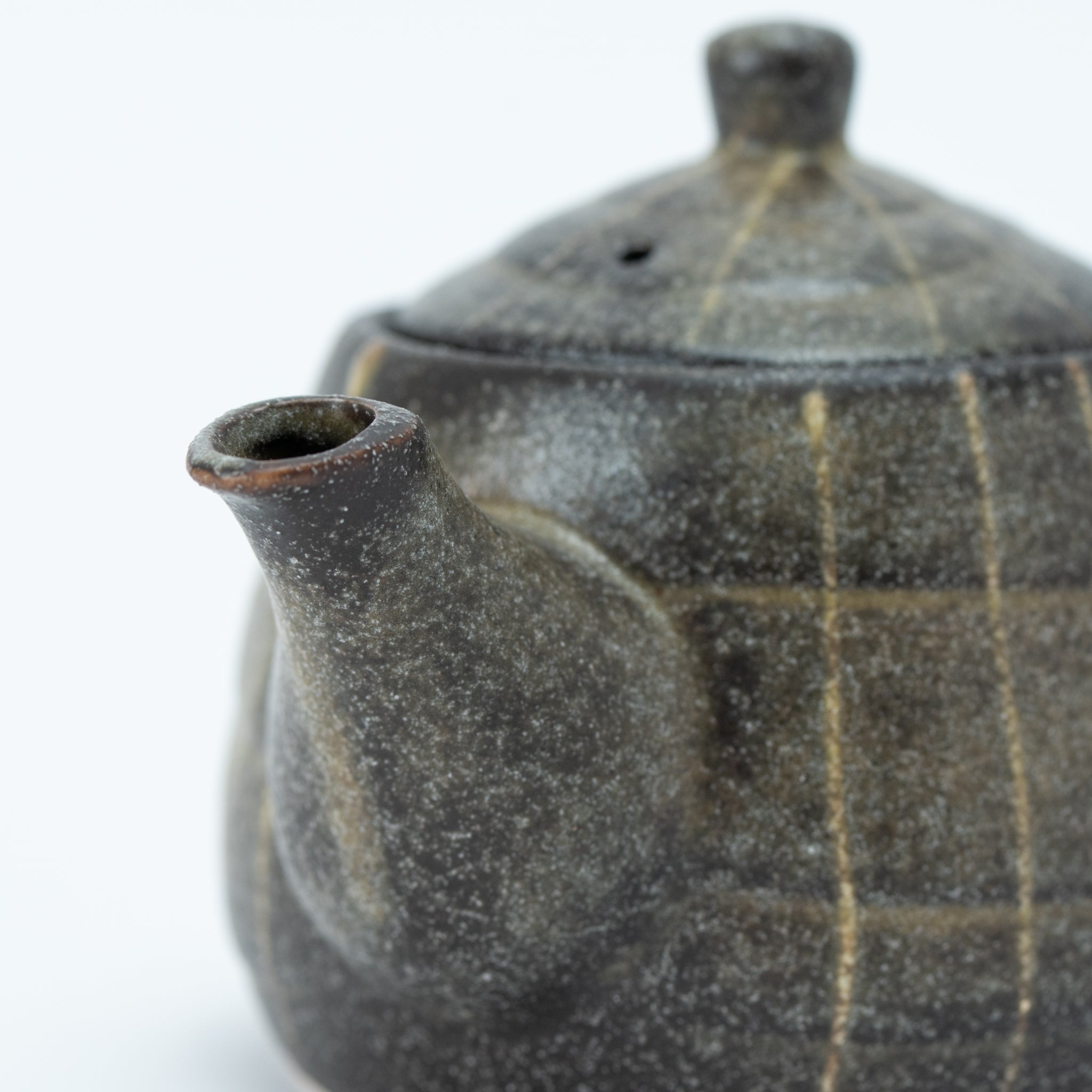 Rust-Iga Tokusa Teapot (with Tea Strainer)