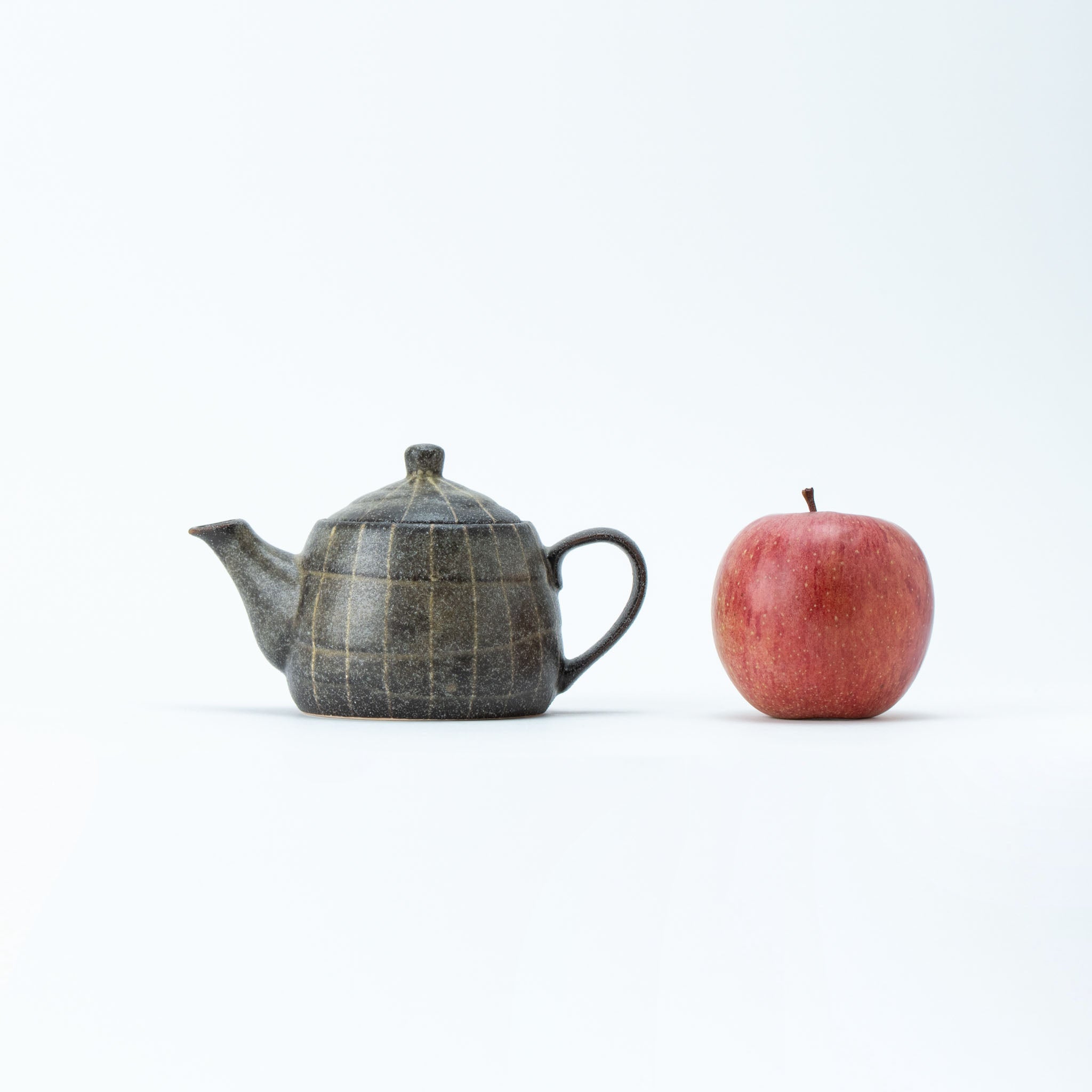 Rust-Iga Tokusa Teapot (with Tea Strainer)