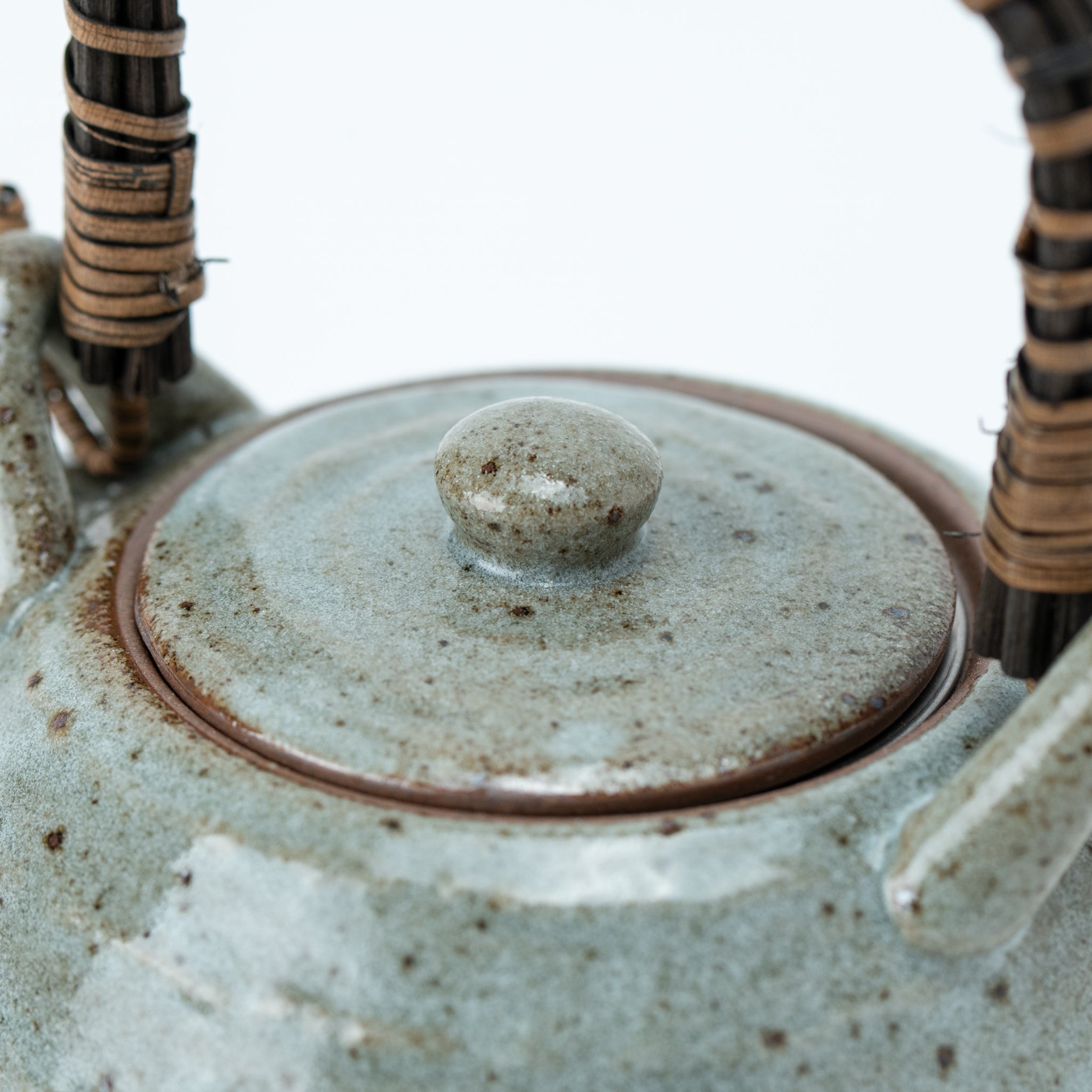 Karatsu Dobin Teapot (with Tea Strainer)